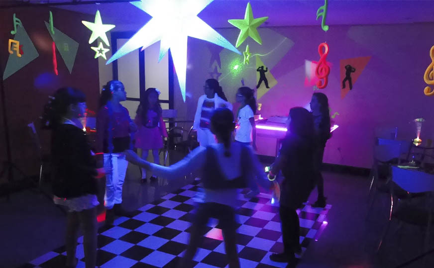 Decoração neon festa infantil